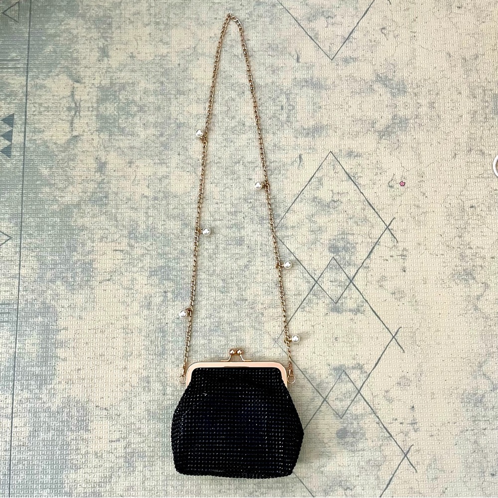 NWOT sparkly mesh crossbody purse with pearl chain detailing